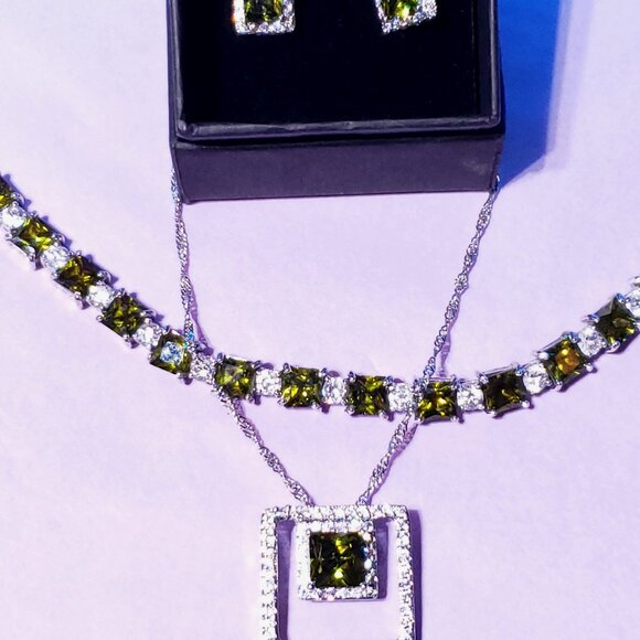 Green Princess Cut Zircon in Silver Setting - Picture 1 of 3